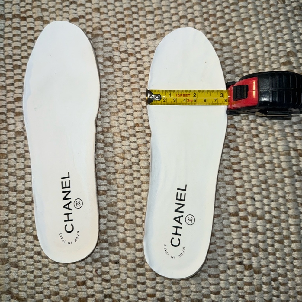 CHANEL CC Logo Neon Sneakers LIKE NEW - Picture 8 of 8